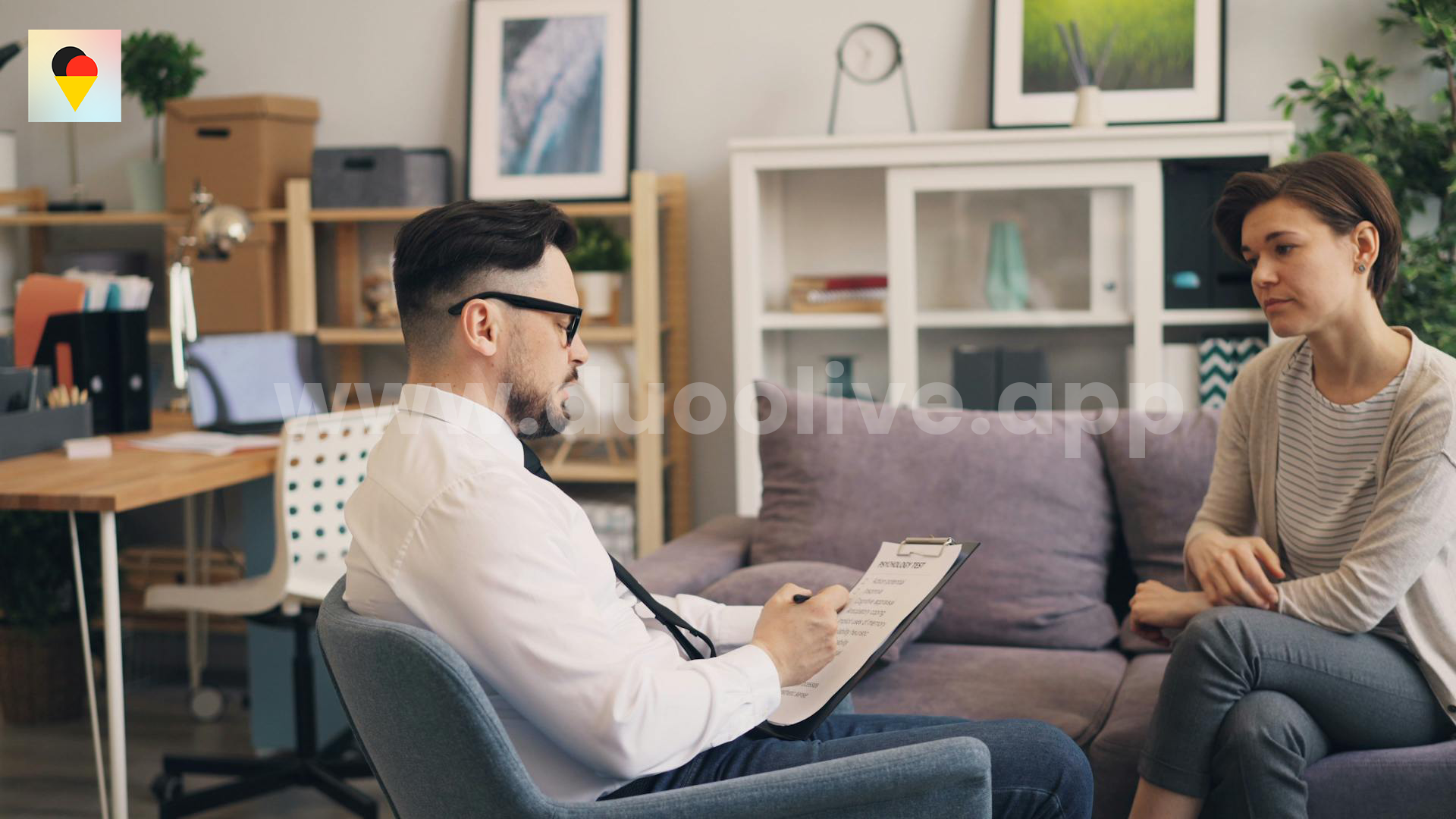 Advising Hosts on Deep Topics as Duoo Live Agents