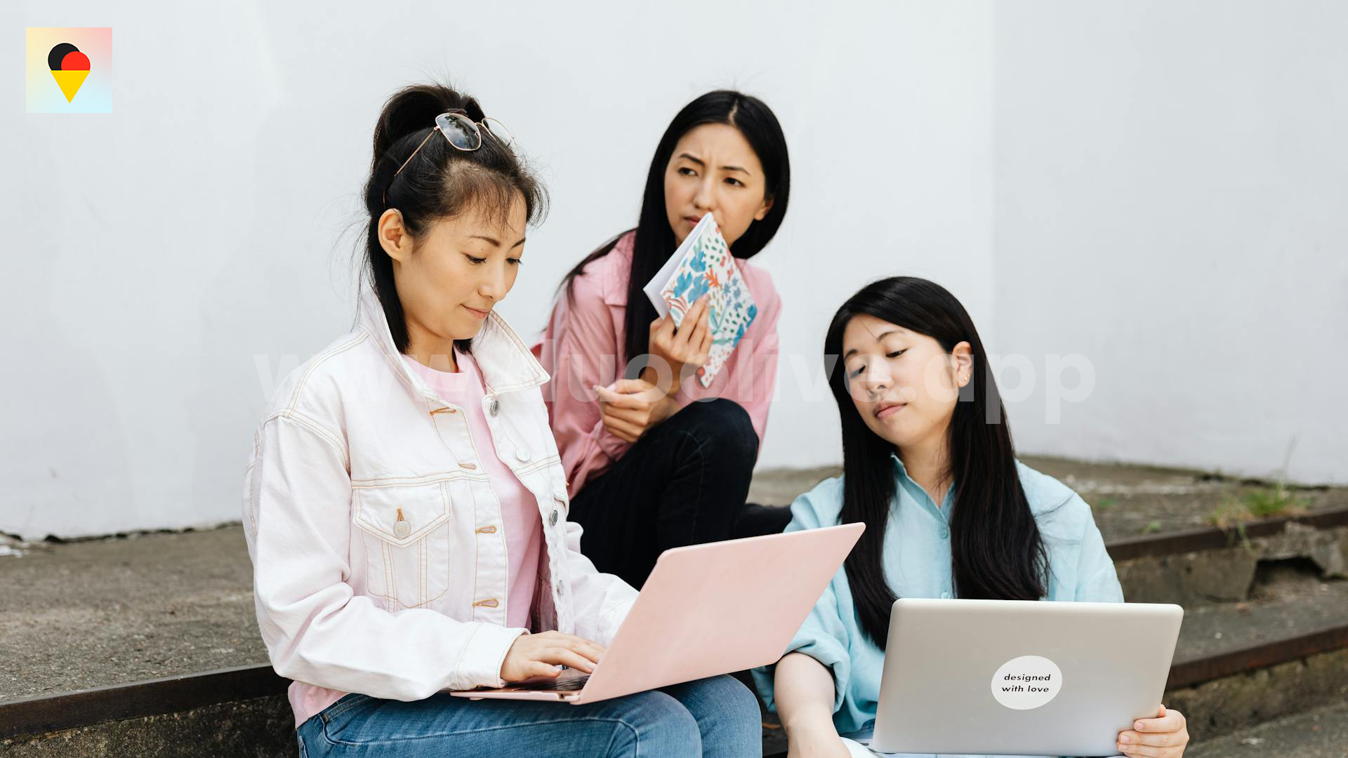 Preventing Long-term Problems as Duoo Live Hosts